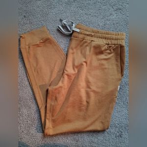 Vuori women's mustard joggers M like new